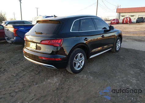 2018 Audi Q5 2.0T Premium/2.0T Tech Premium z USA, uszkodzony, nr VIN WA1BNAFY5J2083809